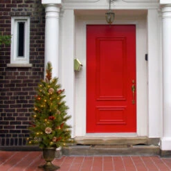 Christmas Central 4’ Pre-Lit Potted Berry Entrance Christmas Tree, Clear Lights -Ornaments Store dnat pebb3 306 40 4 31089.1631812348