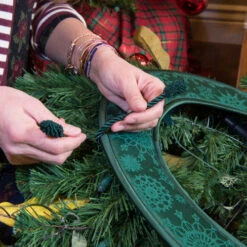 Northlight 30" Oversized Green Snowflake Christmas Wreath Deluxe Door Saver With Ties -Ornaments Store northliight v 11101 5updated 31412.1665611625