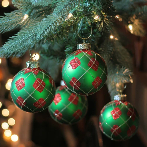Northlight 4ct Green And Red Argyle Diamond Pattern Christmas Ball Ornaments 3.25" (80mm) 4 Northlight 4ct Green And Red Argyle Diamond Pattern Christmas Ball Ornaments 3.25" (80mm) - Image 2